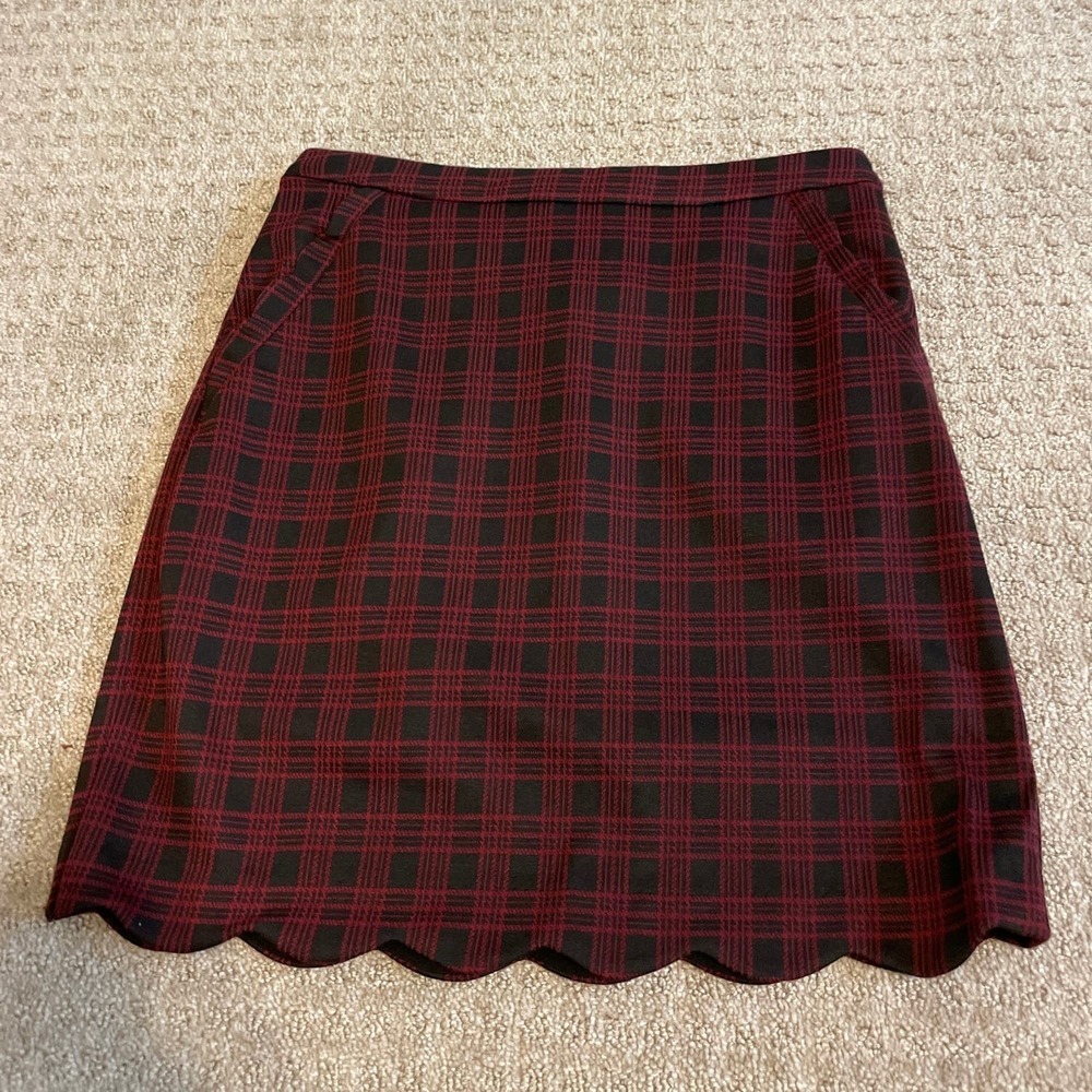 NWT- Skies Are Blue Red & Black Scalloped Hem Mini Skirt - Picture 2 of 7